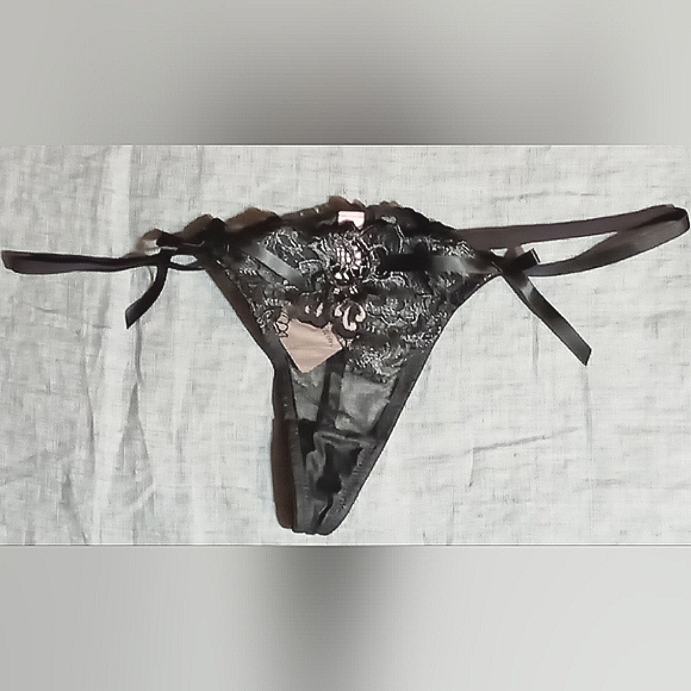 AGENT PROVOCATEUR | Black Flower Lace Thong
